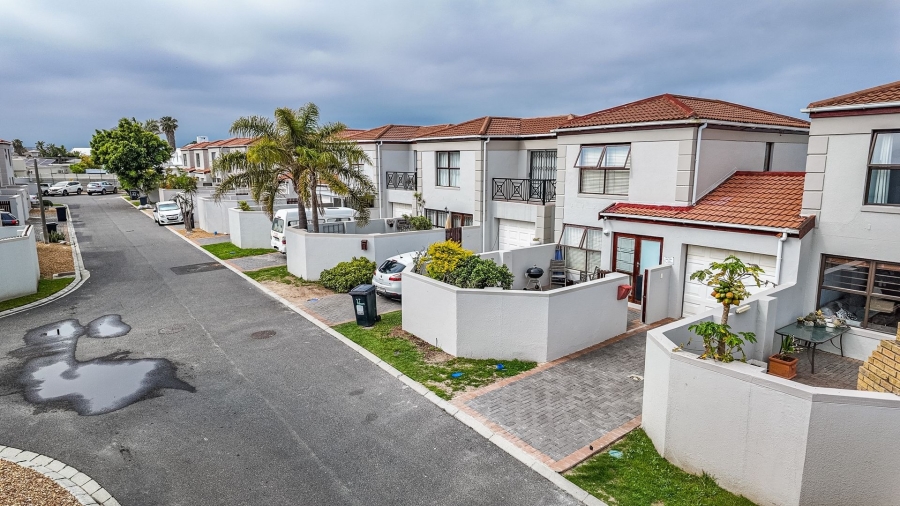 3 Bedroom Property for Sale in Parklands Western Cape